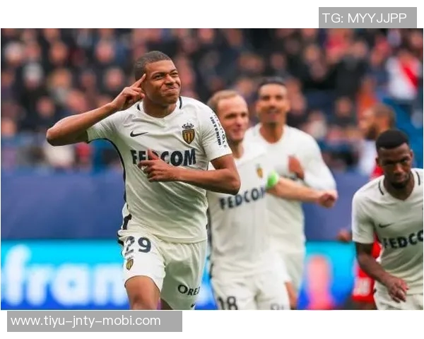 姆巴佩维尼修斯表现低迷双星合计零射正球队遭遇惨败 姆巴佩维尼修斯表现低迷双星合计零射正球队遭遇惨败