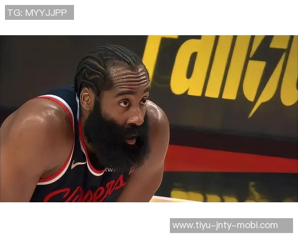 开拓者遭遇双重打击大洛精准射门哈登莱昂纳德强势压制 开拓者遭遇双重打击大洛精准射门哈登莱昂纳德强势压制