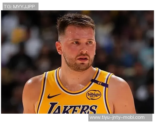 里夫斯自豪成为NBA历史首位助攻父子空接的球员这一成就意义非凡 里夫斯自豪成为NBA历史首位助攻父子空接的球员这一成就意义非凡